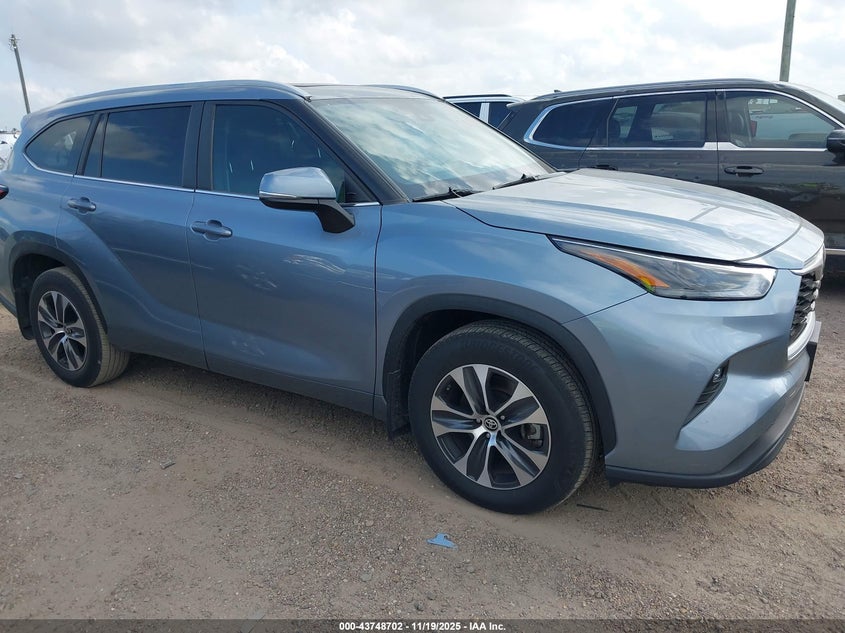 TOYOTA HIGHLANDER XLE