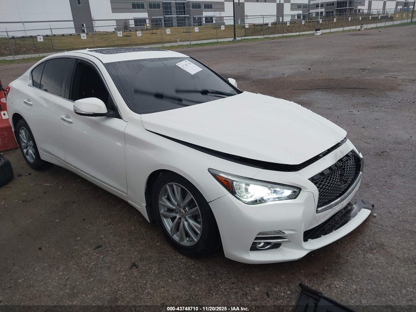 INFINITI Q50 PREMIUM