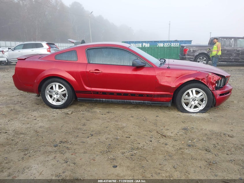 2007 Ford Mustang V6 Deluxe/V6 Premium VIN: 1ZVFT80N575288328 Lot: 43748760