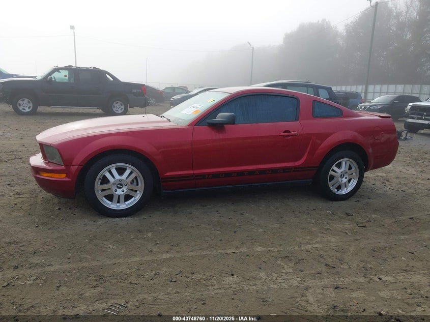 2007 Ford Mustang V6 Deluxe/V6 Premium VIN: 1ZVFT80N575288328 Lot: 43748760