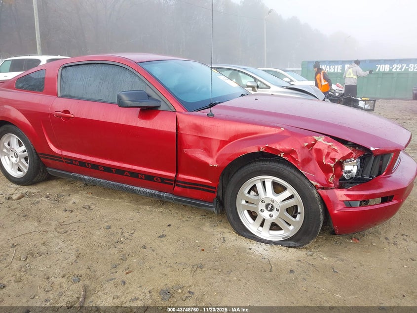 2007 Ford Mustang V6 Deluxe/V6 Premium VIN: 1ZVFT80N575288328 Lot: 43748760
