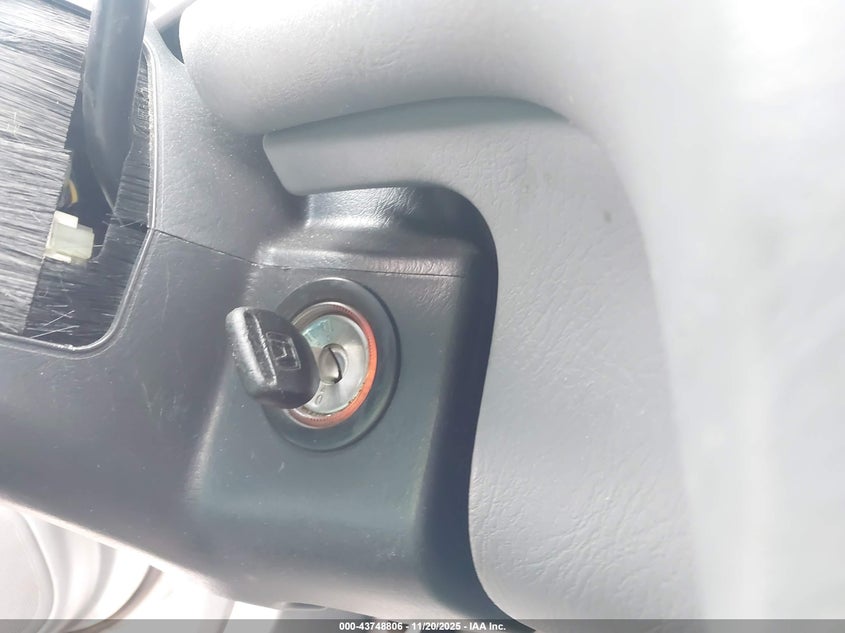 1998 Honda Cr-V Lx VIN: JHLRD284XWC003710 Lot: 43748806