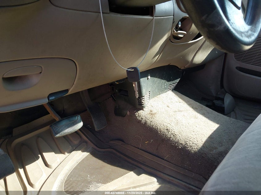 2000 Ford F-150 Lariat/Work Series/Xl/Xlt VIN: 1FTRX17L2YNA52351 Lot: 43748888