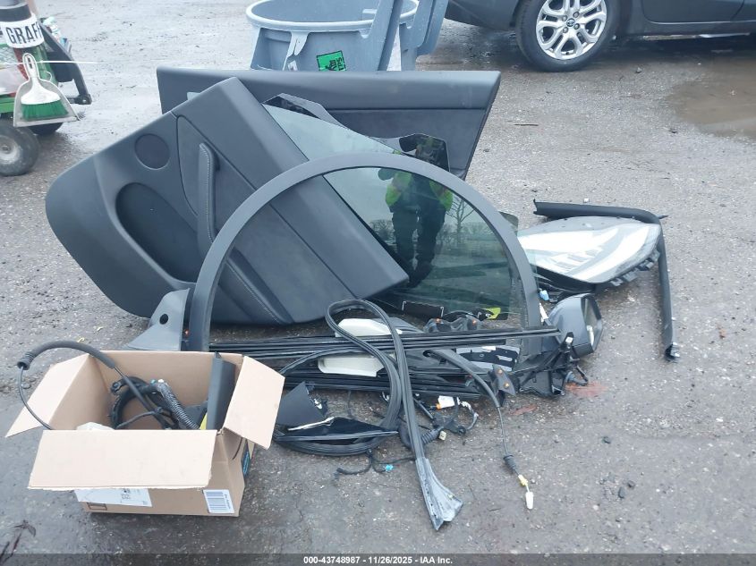 2022 Tesla Model Y Long Range Dual Motor All-Wheel Drive VIN: 7SAYGDEE5NF442598 Lot: 43748987