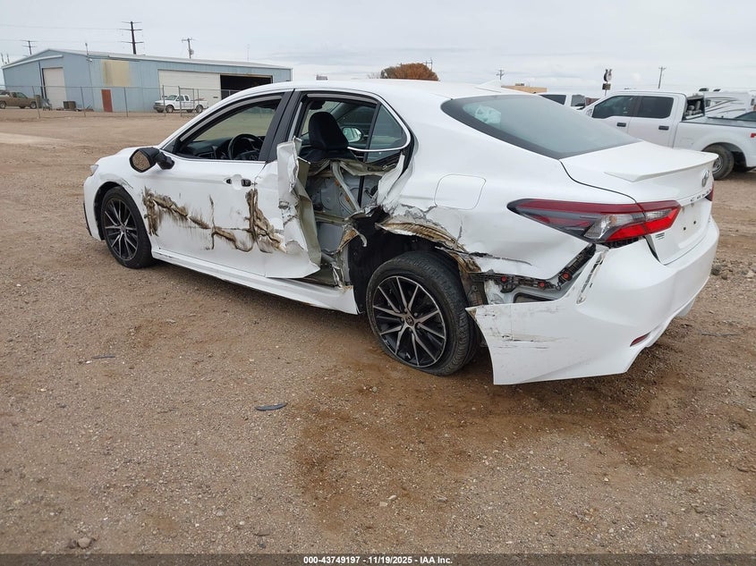 4T1G11AK7NU682386 2022 TOYOTA CAMRY photo no. 3