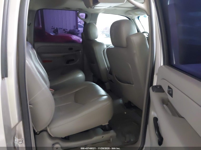 2005 Chevrolet Suburban 1500 Z71 VIN: 3GNFK16ZX5G142205 Lot: 43749321