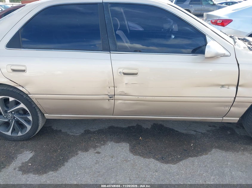 2000 Toyota Camry Le VIN: JT2BG22K8Y0508087 Lot: 43749355