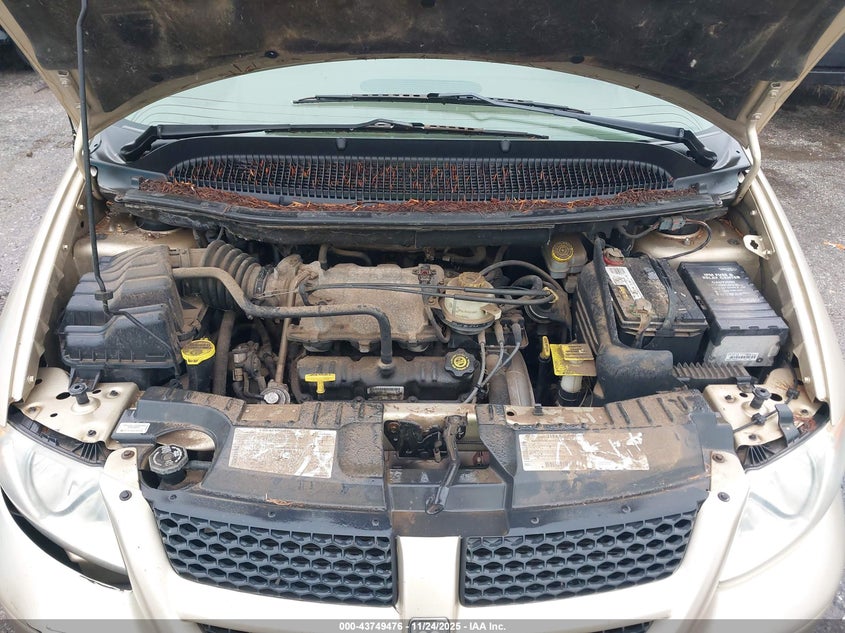 2001 Dodge Grand Caravan Es VIN: 2B8GP54L11R117505 Lot: 43749476