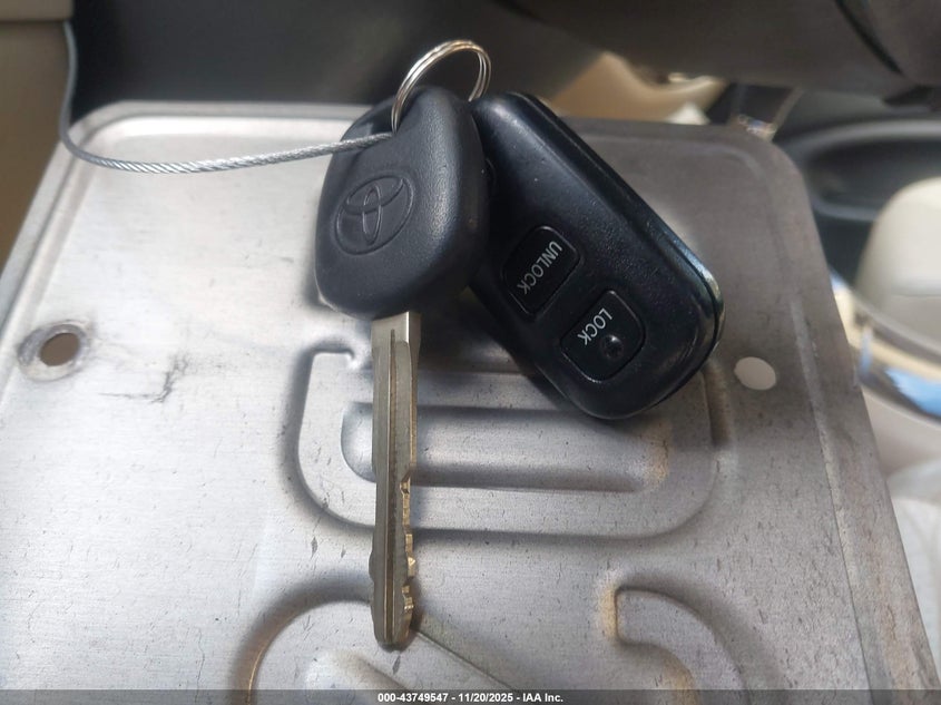JTEGF21A830119351 2003 TOYOTA HIGHLANDER photo no. 11