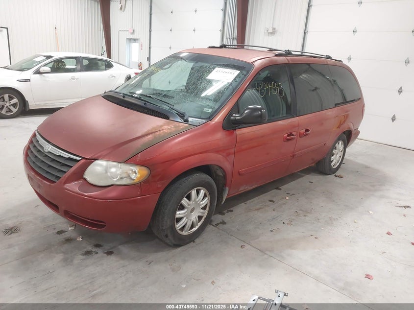 2C4GP54L65R103271 2005 CHRYSLER TOWN & COUNTRY photo no. 2