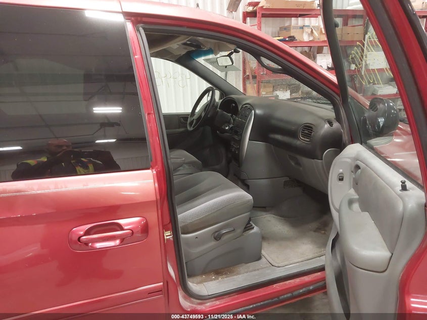 2C4GP54L65R103271 2005 CHRYSLER TOWN & COUNTRY photo no. 5