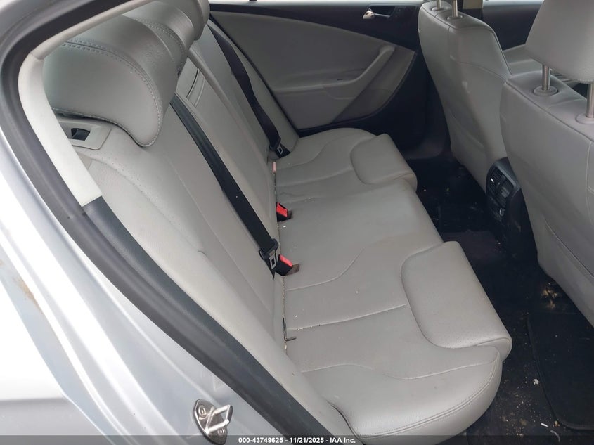 2007 Volkswagen Passat 2.0T/Wolfsburg Edition VIN: WVWAK73C57P077624 Lot: 43749625