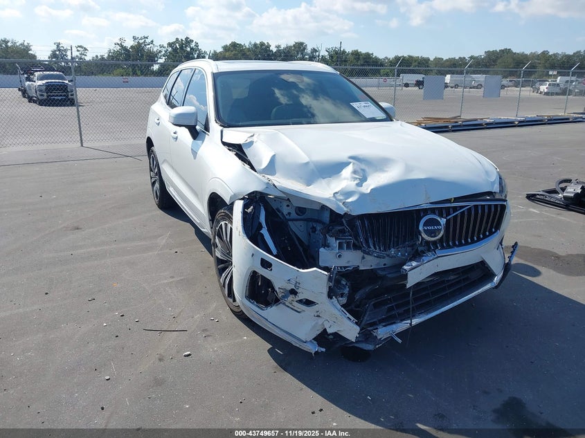 VOLVO XC60 B5 PLUS BRIGHT THEME