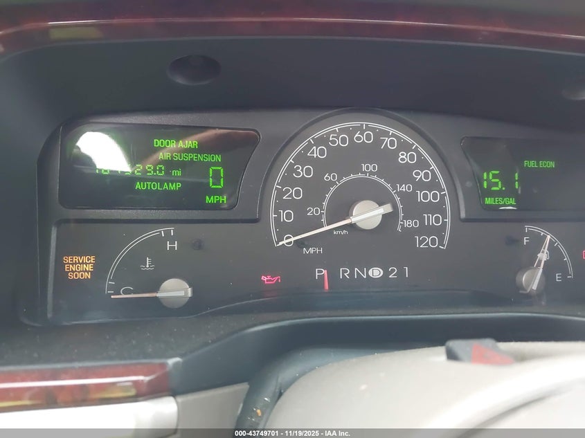 2003 Lincoln Town Car Signature VIN: 1LNHM82W83Y667259 Lot: 43749701