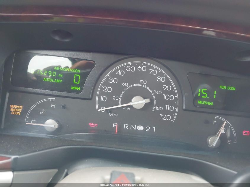 2003 Lincoln Town Car Signature VIN: 1LNHM82W83Y667259 Lot: 43749701