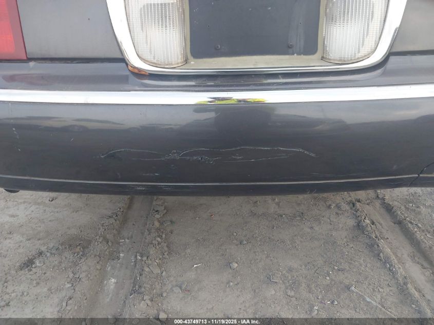 1999 Lincoln Town Car Executive VIN: 1LNHM81W2XY708640 Lot: 43749713