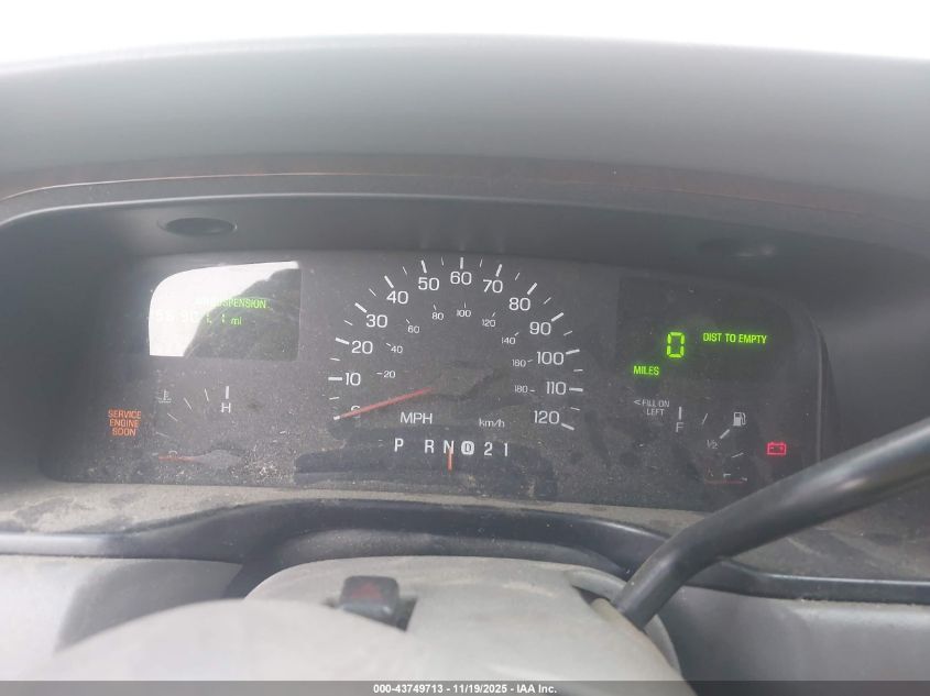 1999 Lincoln Town Car Executive VIN: 1LNHM81W2XY708640 Lot: 43749713