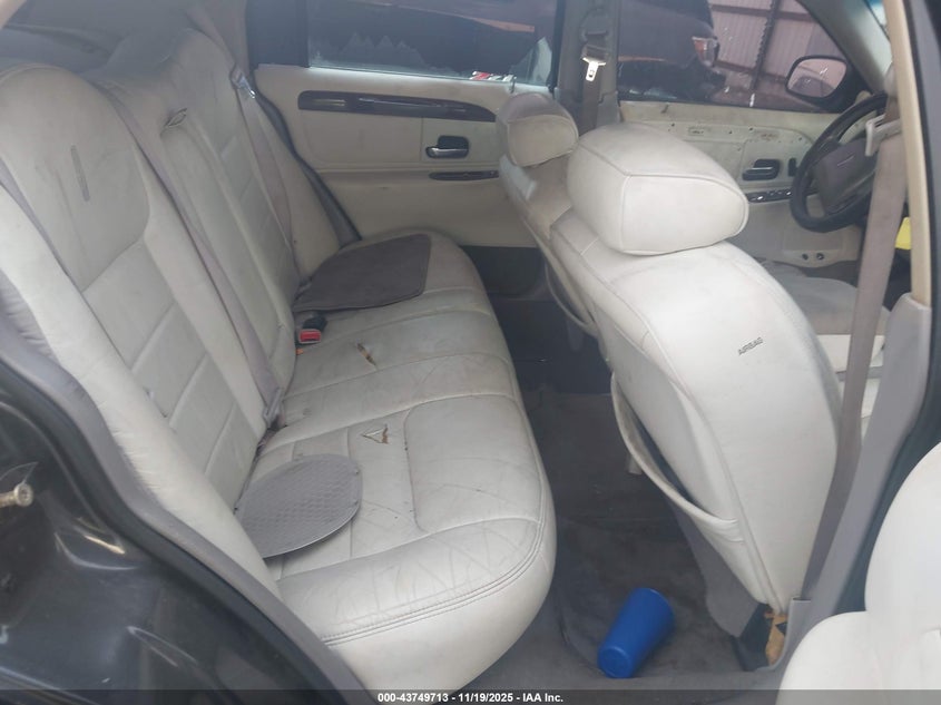 1999 Lincoln Town Car Executive VIN: 1LNHM81W2XY708640 Lot: 43749713