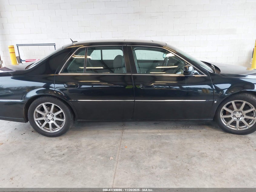 2007 Cadillac Dts Performance VIN: 1G6KD57977U137831 Lot: 43749896