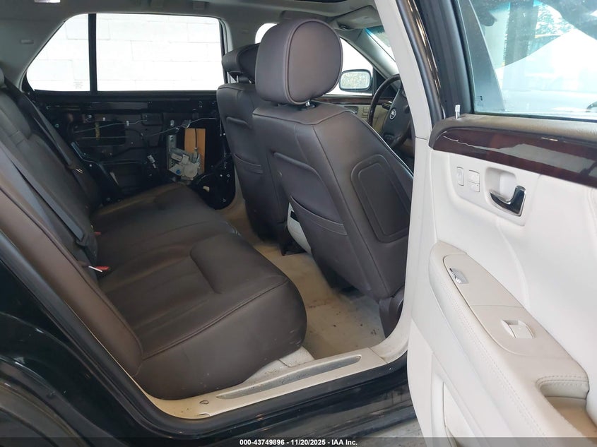 2007 Cadillac Dts Performance VIN: 1G6KD57977U137831 Lot: 43749896