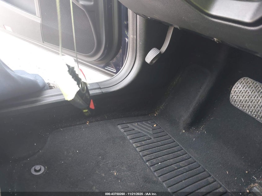 2013 Mercedes-Benz E 350 VIN: WDDHF5KB8DA670124 Lot: 43750268