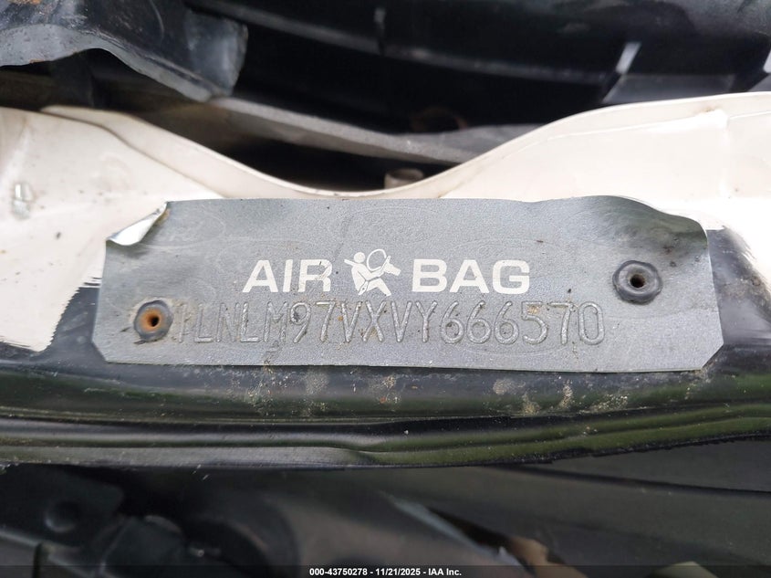 1997 Lincoln Continental VIN: 1LNLM97VXVY666570 Lot: 43750278