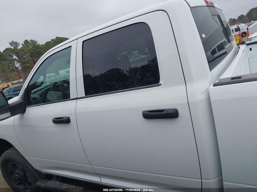 2026 Ram 3500 Tradesman 4X4 8' Box VIN: 3C63R3GJ7TG195282 Lot: 43750396