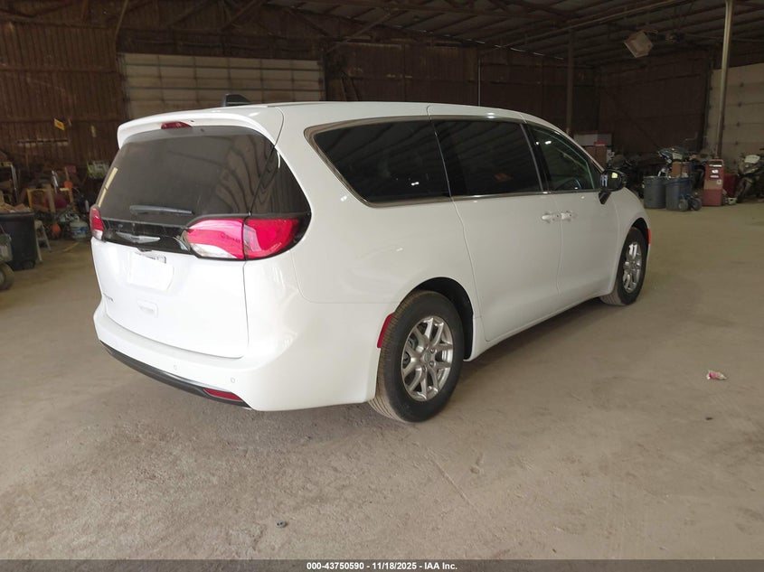 2C4RC1CG8TR192467 2026 CHRYSLER VOYAGER photo no. 4