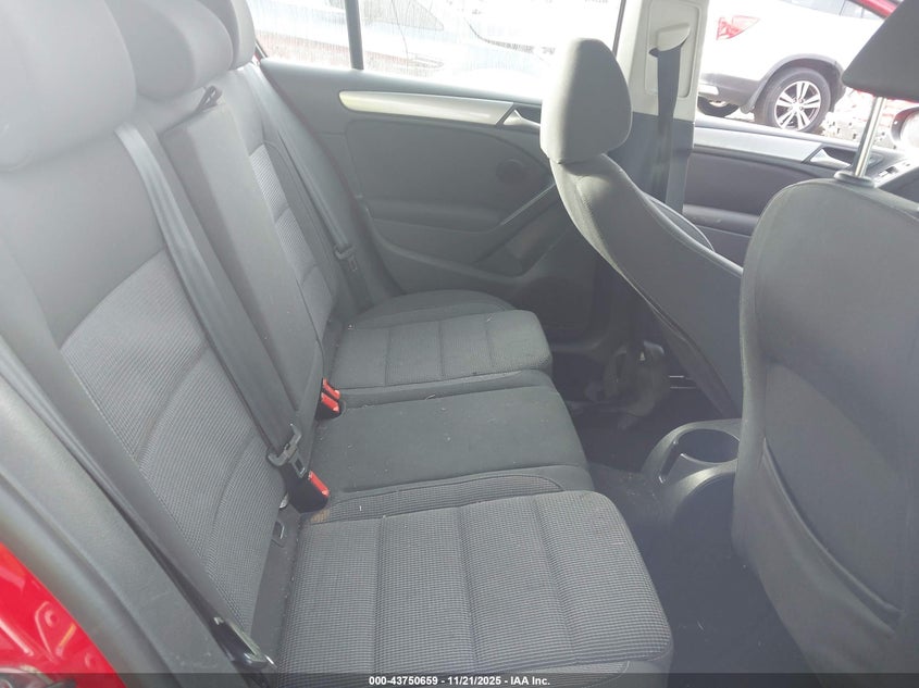 2011 Volkswagen Golf 2.5L 4-Door VIN: WVWDA7AJ7BW323802 Lot: 43750659