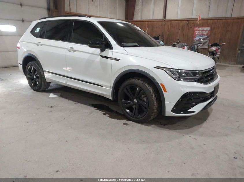 VOLKSWAGEN TIGUAN 2.0T SE R-LINE BLACK