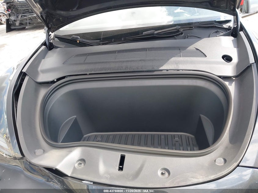 2024 Tesla Model Y Long Range Dual Motor All-Wheel Drive/Rwd VIN: 7SAYGDED2RF095874 Lot: 43750800