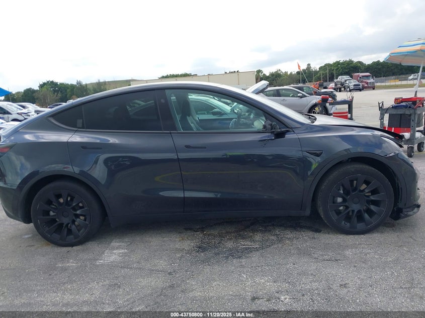2024 Tesla Model Y Long Range Dual Motor All-Wheel Drive/Rwd VIN: 7SAYGDED2RF095874 Lot: 43750800