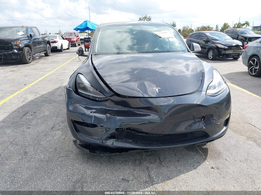 2024 Tesla Model Y Long Range Dual Motor All-Wheel Drive/Rwd VIN: 7SAYGDED2RF095874 Lot: 43750800