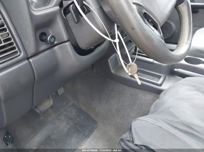 1999 Jeep Cherokee Classic/Sport VIN: 1J4FT68SXXL543773 Lot: 43750806