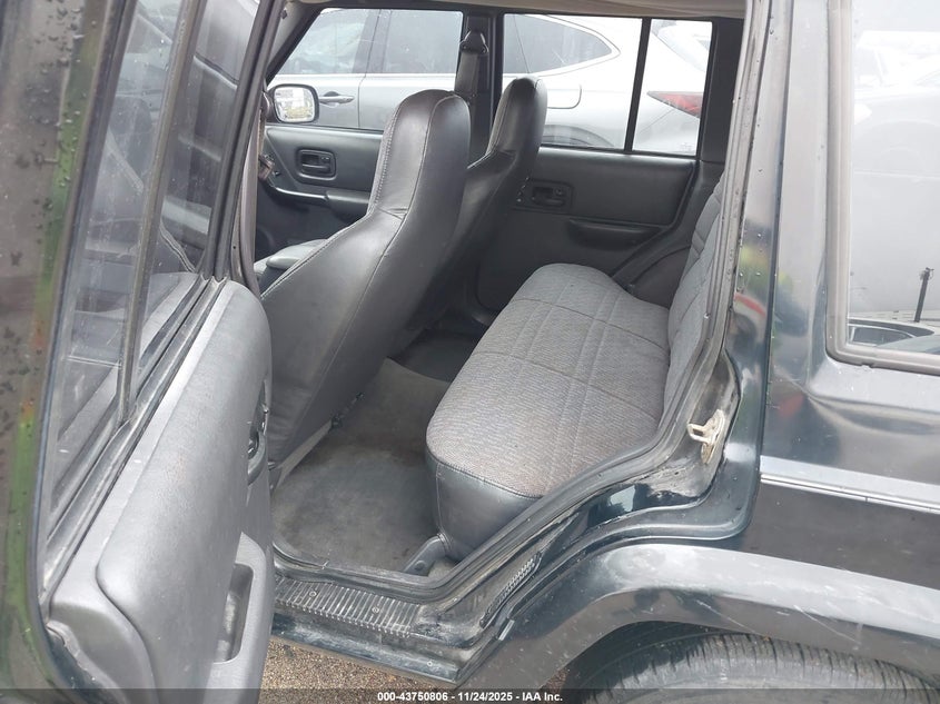 1999 Jeep Cherokee Classic/Sport VIN: 1J4FT68SXXL543773 Lot: 43750806