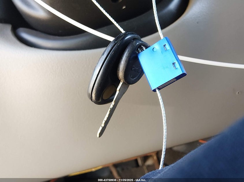 2001 Chevrolet Suburban 1500 Lt VIN: 1GNEC16T11J144793 Lot: 43750938