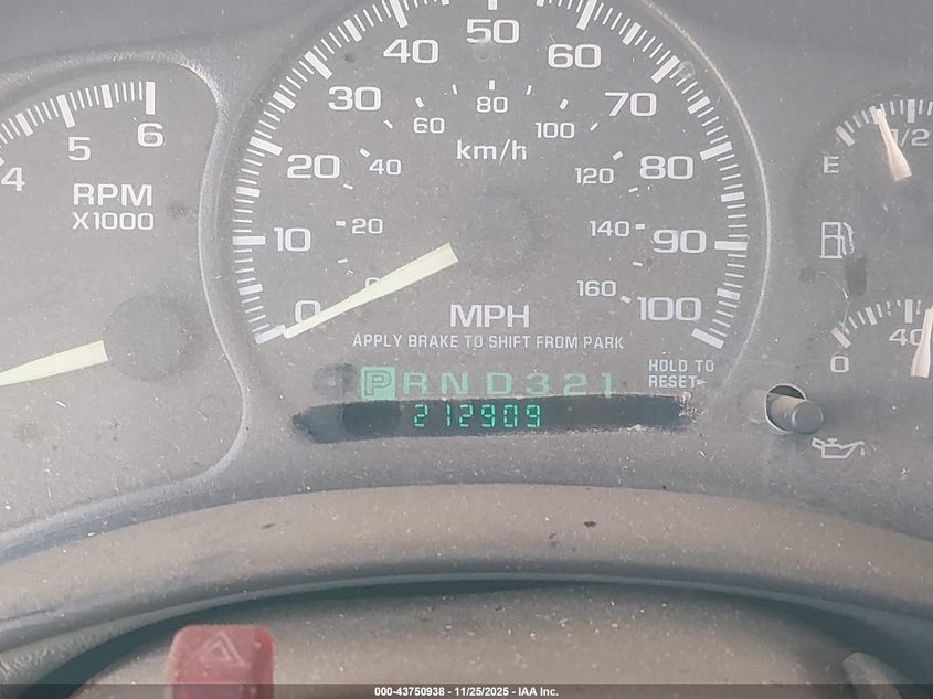 2001 Chevrolet Suburban 1500 Lt VIN: 1GNEC16T11J144793 Lot: 43750938