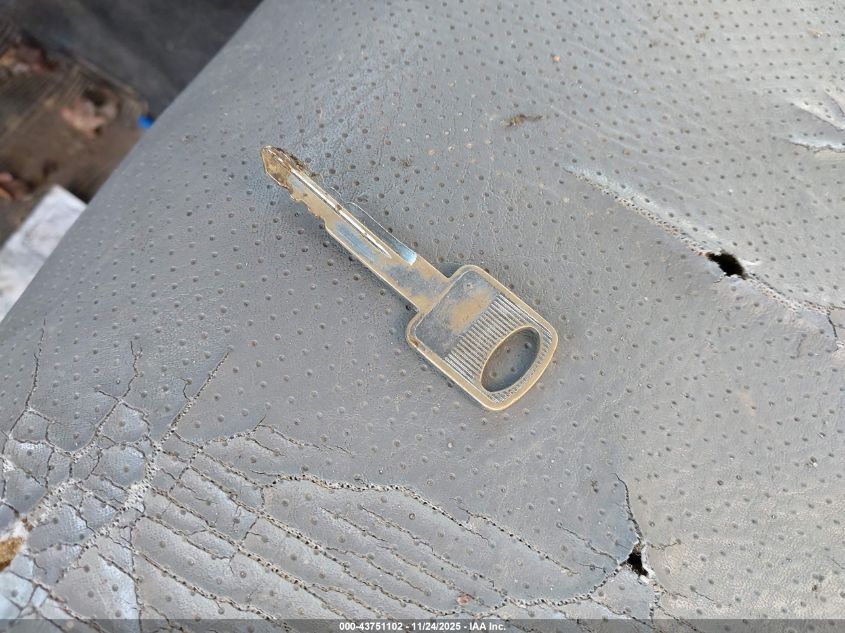 2000 Ford Ranger Xl/Xlt VIN: 1FTYR10C2YPB30566 Lot: 43751102