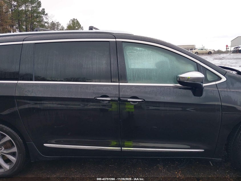 2017 Chrysler Pacifica Limited VIN: 2C4RC1GG6HR703515 Lot: 43751266