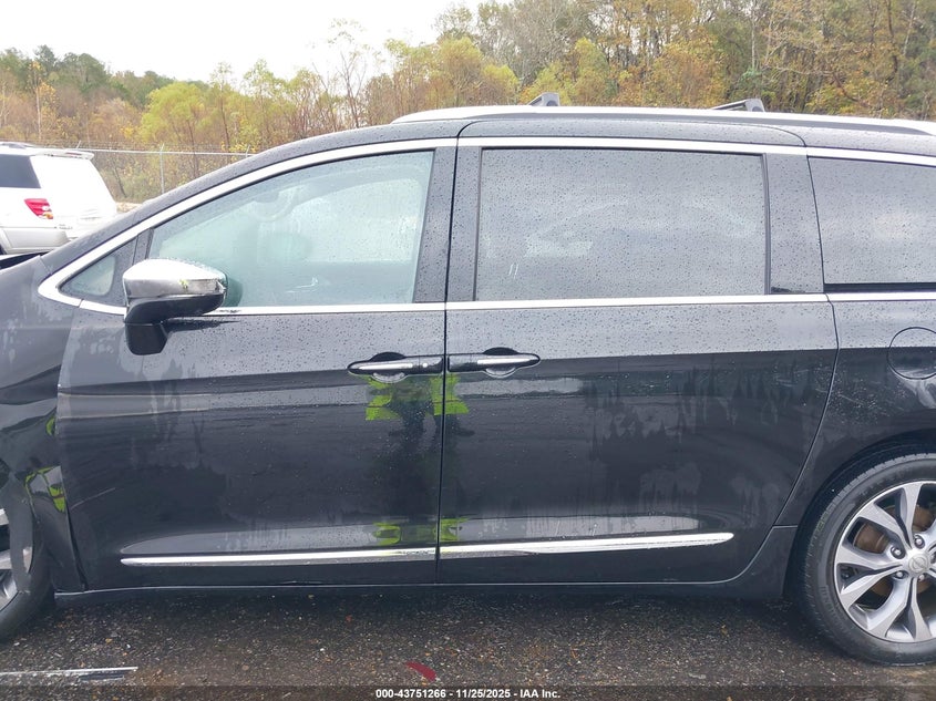 2017 Chrysler Pacifica Limited VIN: 2C4RC1GG6HR703515 Lot: 43751266