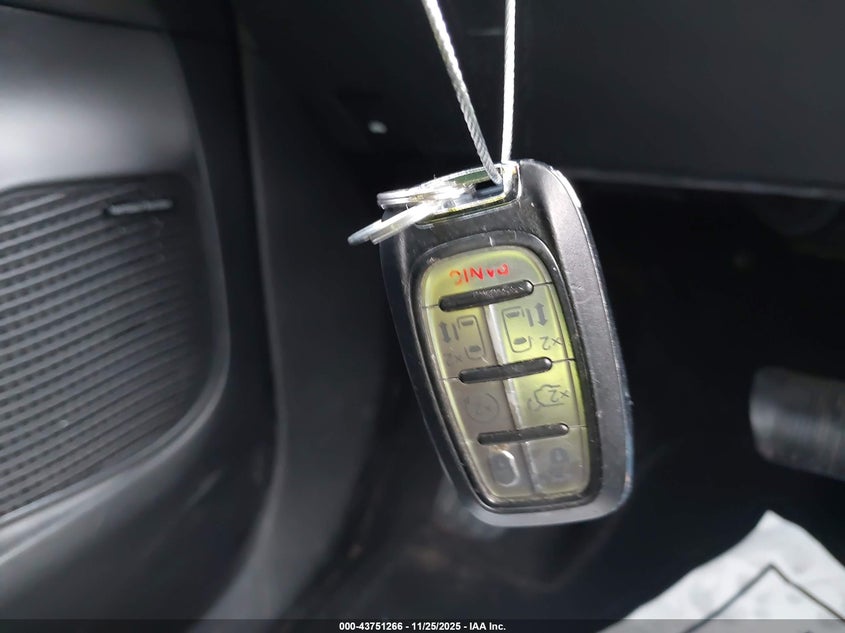 2017 Chrysler Pacifica Limited VIN: 2C4RC1GG6HR703515 Lot: 43751266