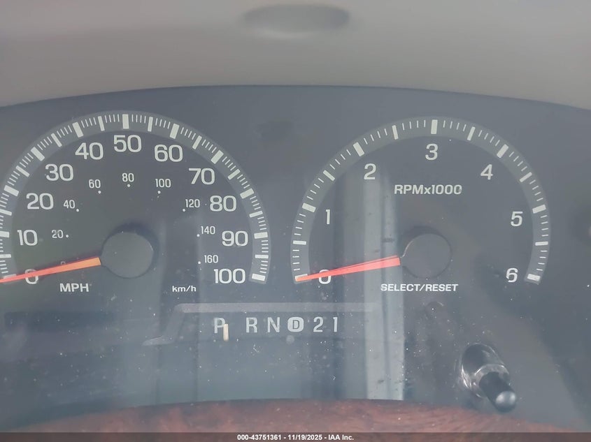 2000 Ford Expedition Eddie Bauer VIN: 1FMRU17L0YLB92088 Lot: 43751361