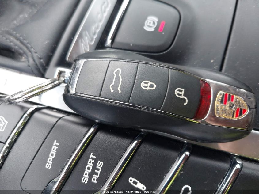 2018 Porsche Macan Sport Edition VIN: WP1AA2A5XJLB22337 Lot: 43751539