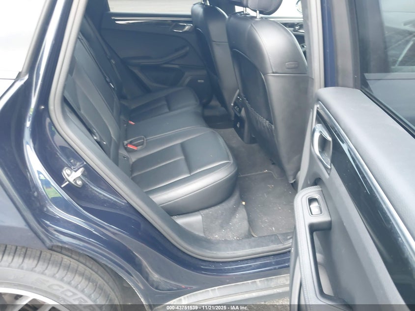 2018 Porsche Macan Sport Edition VIN: WP1AA2A5XJLB22337 Lot: 43751539