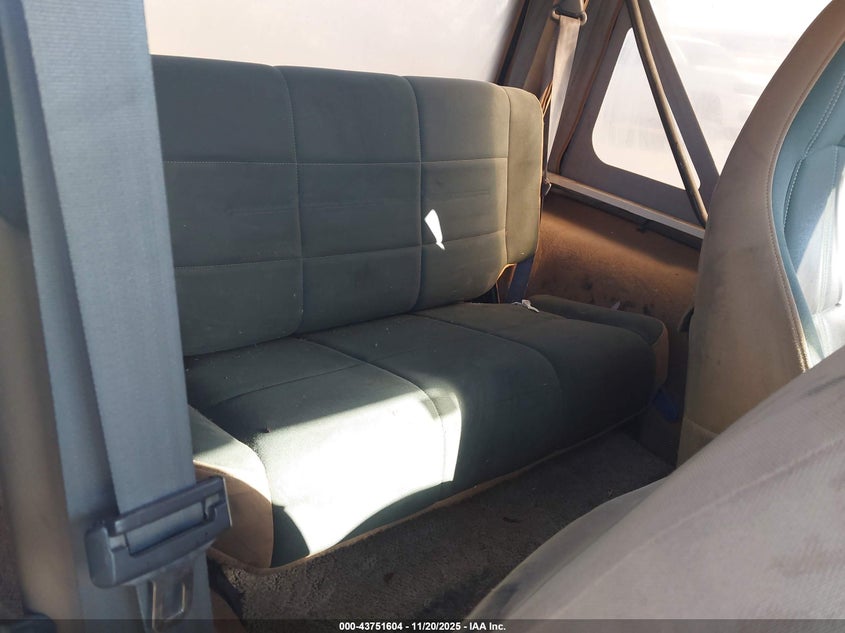 1998 Jeep Wrangler Sahara VIN: 1J4FY49S2WP802400 Lot: 43751604