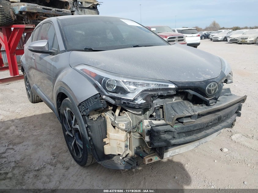 TOYOTA C-HR XLE PREMIUM