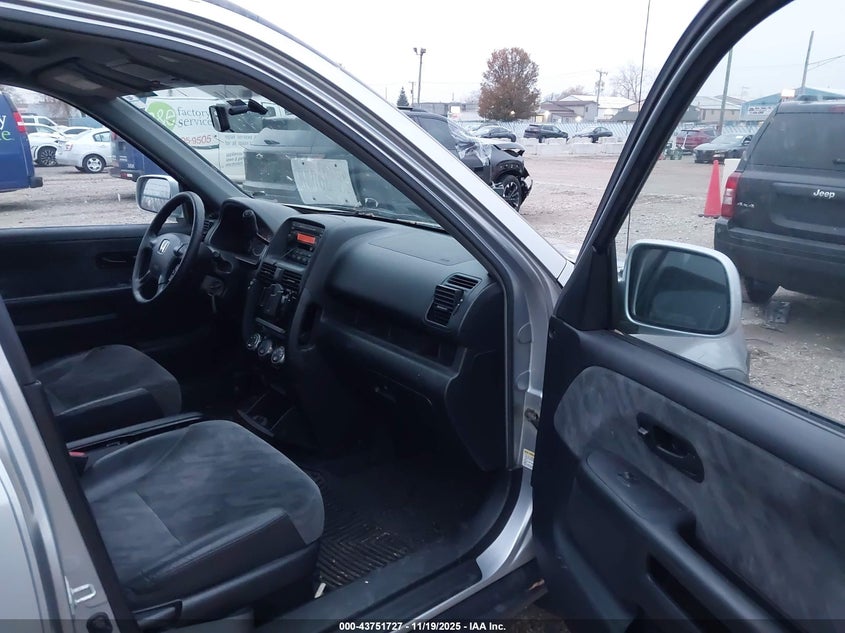 JHLRD78894C050711 2004 HONDA CR-V photo no. 5