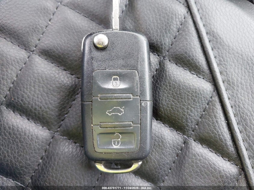 2006 Volkswagen New Beetle 2.5 VIN: 3VWSF31YX6M304274 Lot: 43751771