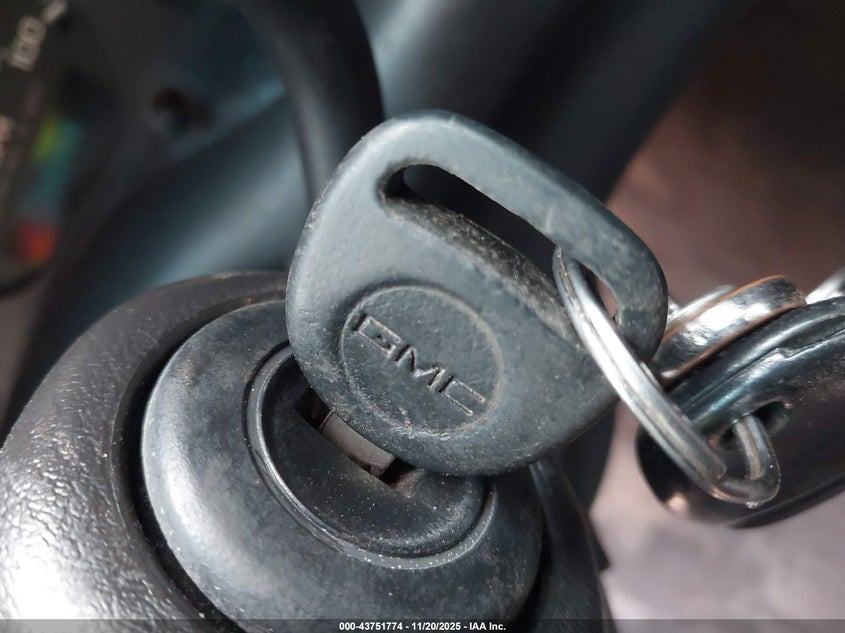 2002 GMC Sonoma Sls VIN: 1GTCS19W128251974 Lot: 43751774