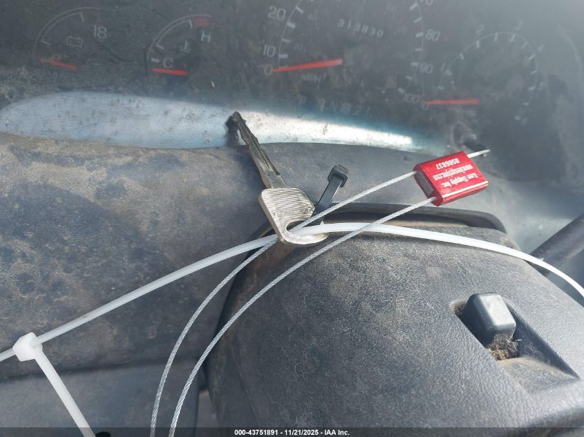 1999 Ford F-350 Lariat/Xl/Xlt VIN: 1FTSW30S8XEA90702 Lot: 43751891